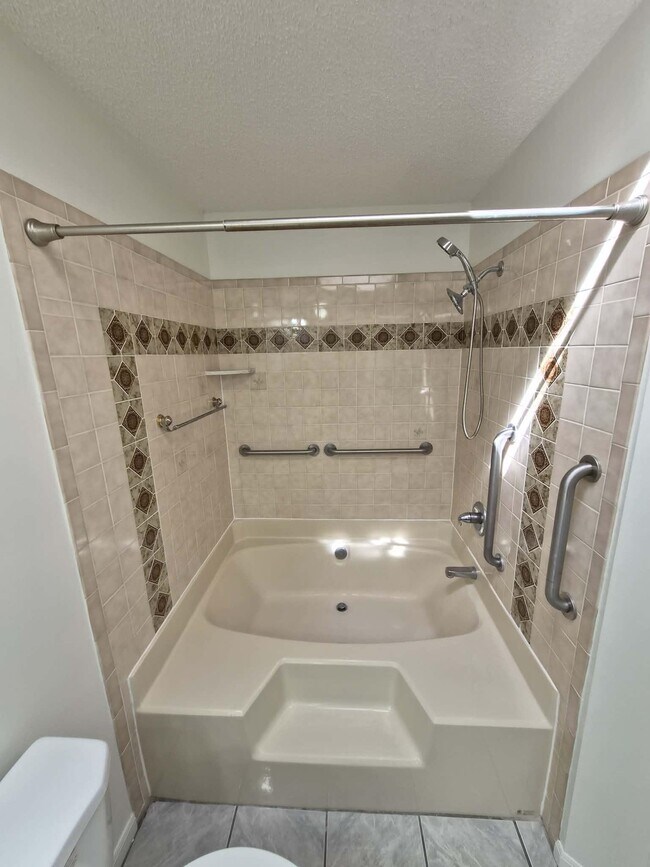 Building Photo - 57 Shores Blvd