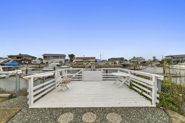 Building Photo - 4132 Matia Dr