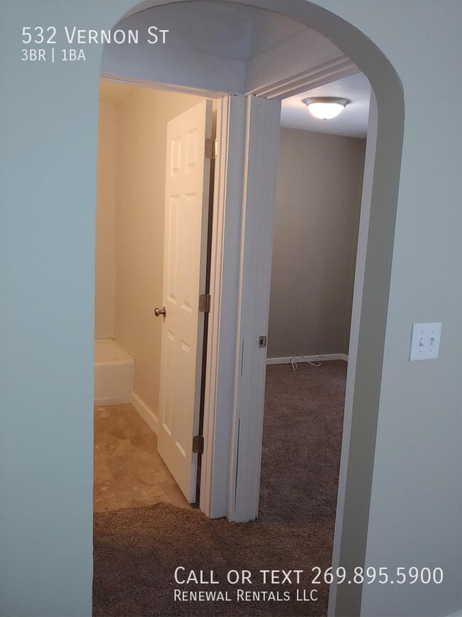 Building Photo - 532 Vernon St