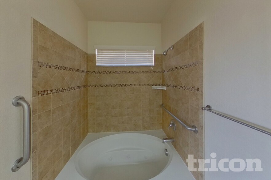 Building Photo - 5425 Barnstormers Ave
