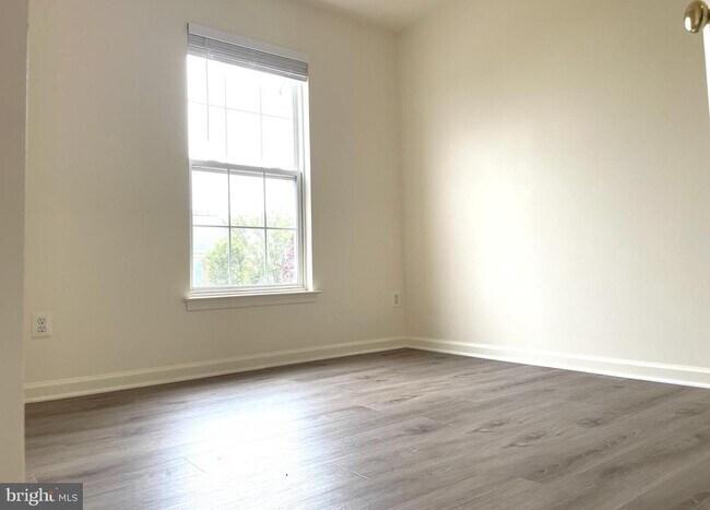 Building Photo - 2540 Banshire Dr