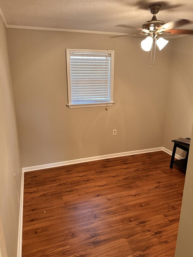 Building Photo - 406 Rutland Rd