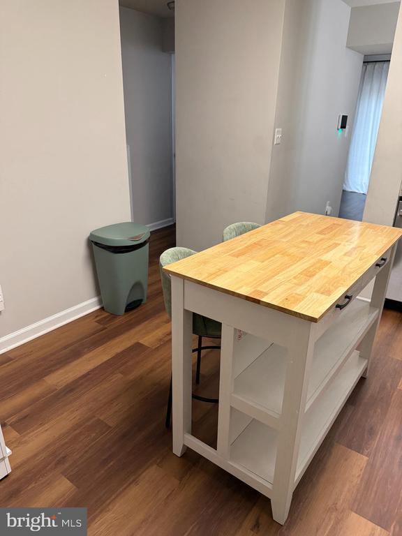 Building Photo - 2069 Tanglewood Dr