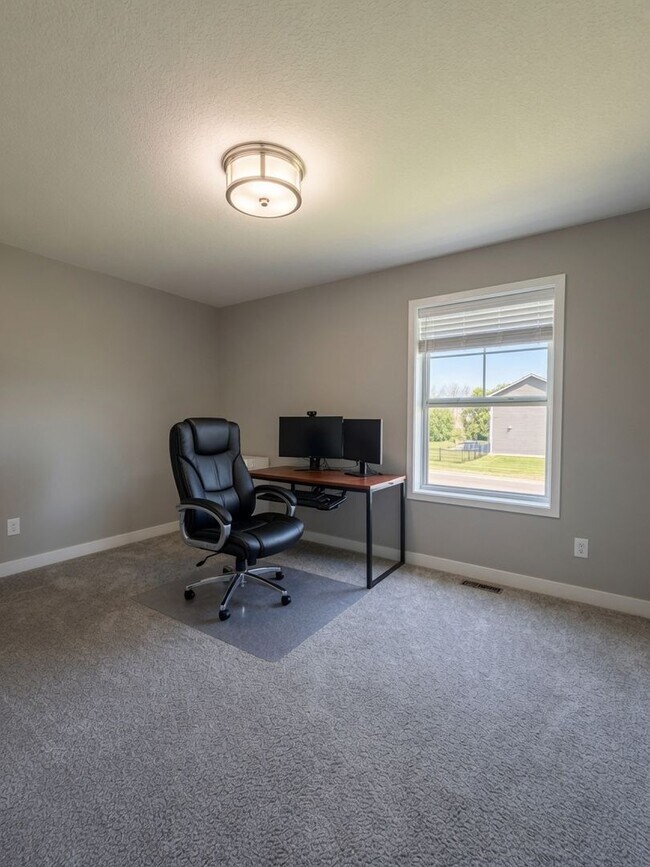 Building Photo - 4782 Martingale Dr