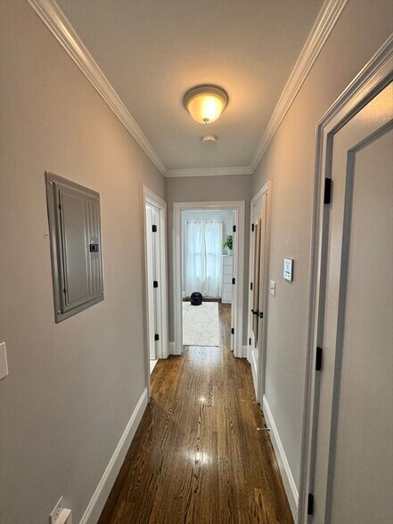 Building Photo - 252 Bowen St