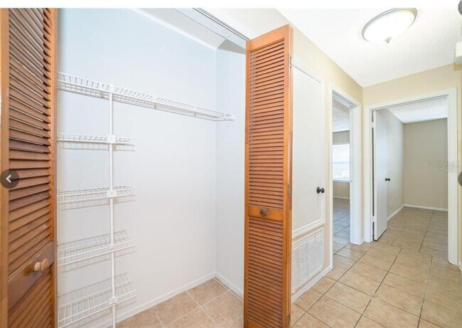 Building Photo - 4261 Pershing Pointe Pl