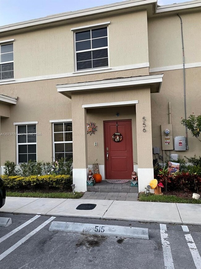 Building Photo - 556 NE 5th St
