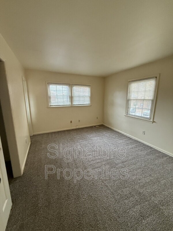 Building Photo - 369 Circuit Ln