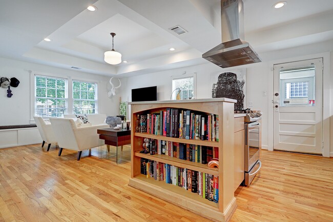 Building Photo - 1523 Harvard St