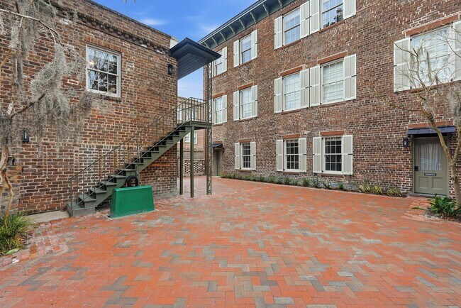 Building Photo - 124 E Mc Donough St