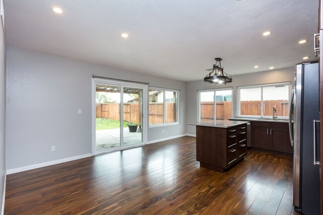 Building Photo - Beautiful Home in Mira Mesa