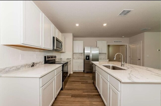 Building Photo - 7912 Majestic Palms Ct