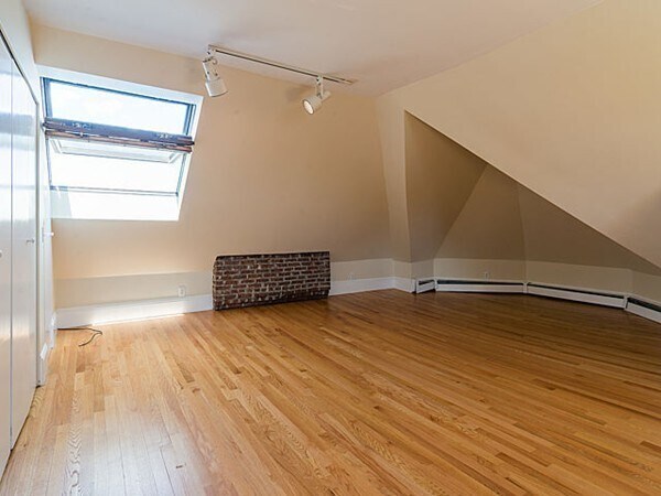 Building Photo - 832 Belmont St