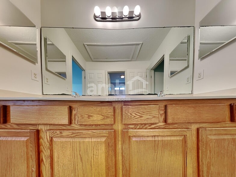 Building Photo - 2360 Cherokee Cove Trl