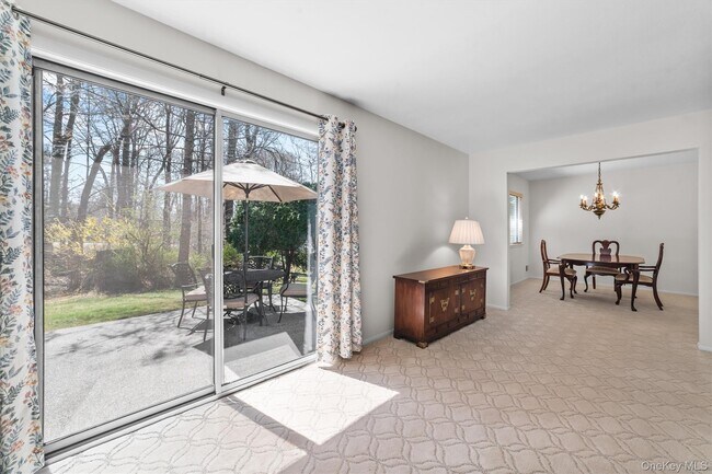 Building Photo - 164 Carriage Ct