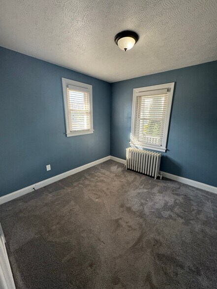 Building Photo - 548 Elm Ave