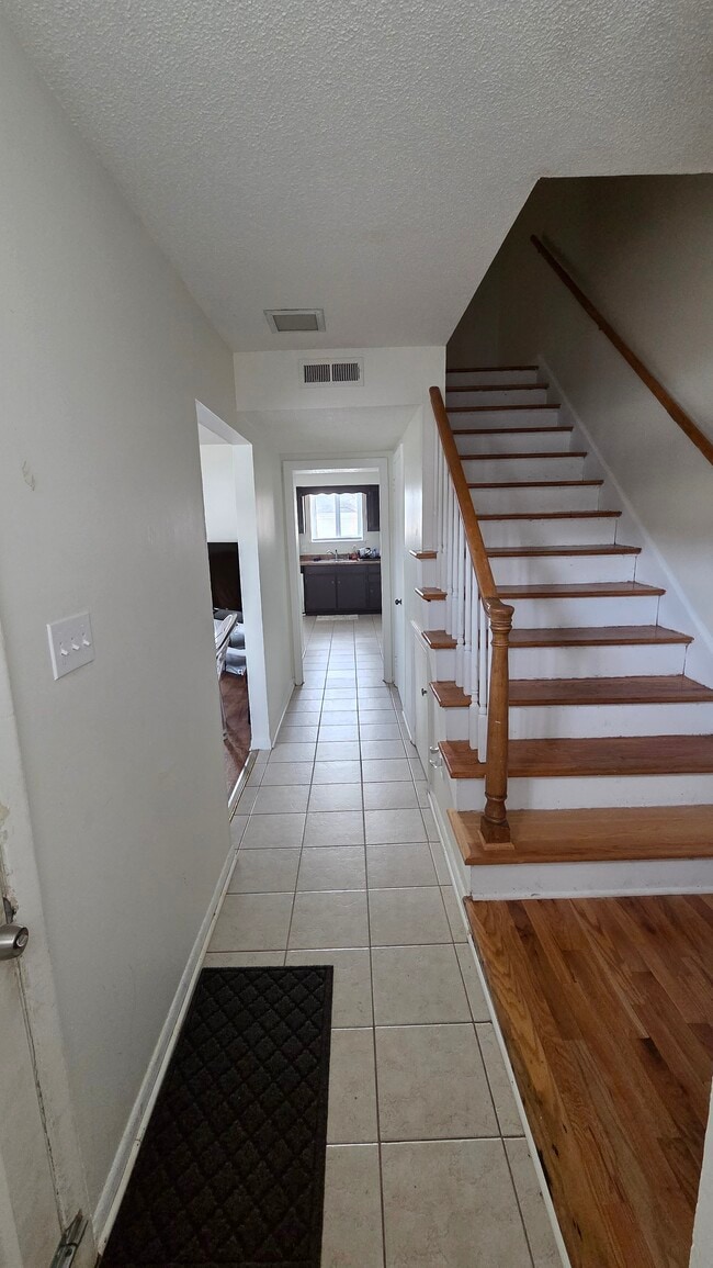 Building Photo - 2337 Champion Ct