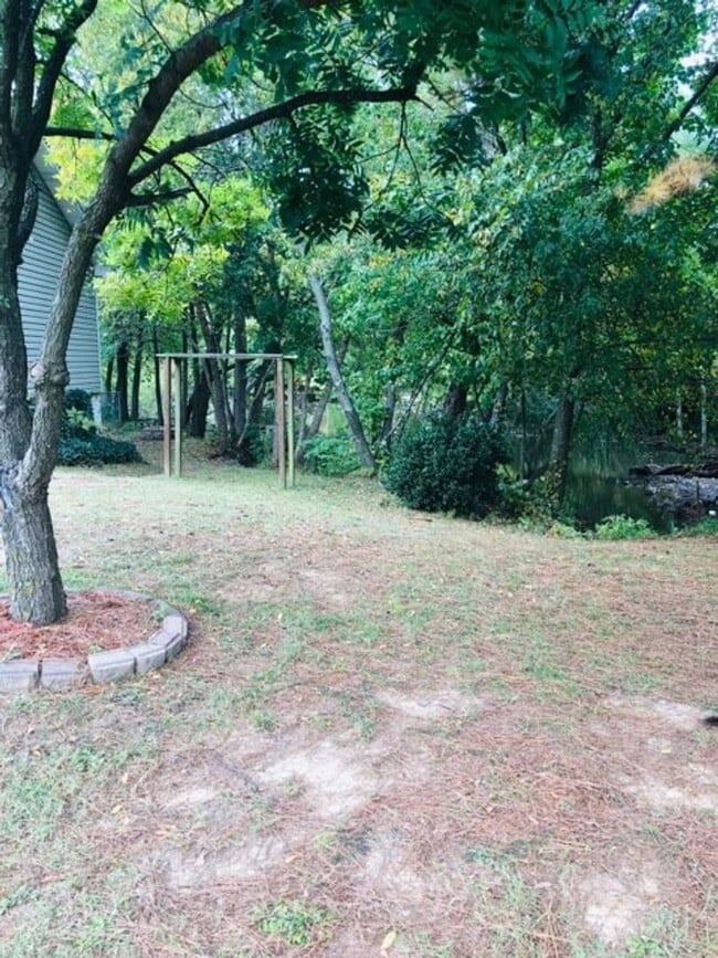 Building Photo - 3 Bedroom 1.5 Bathroom with Garage