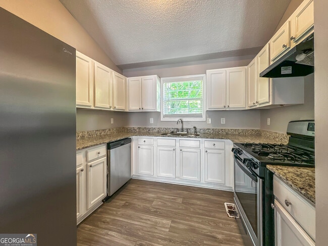 Building Photo - 90 Greystone Cir