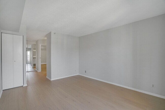 Building Photo - 1600 N Oak St