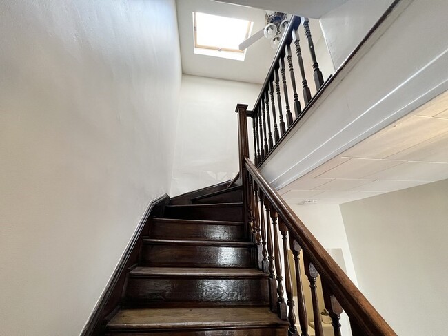 Building Photo - 196 Falcon St