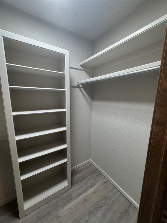 Building Photo - 325 E Parkland Dr