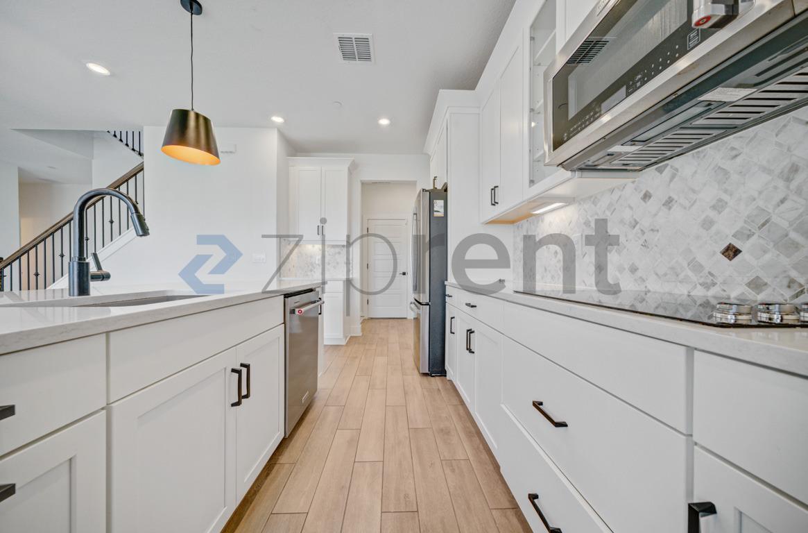 Building Photo - 534 Sun Chaser Dr