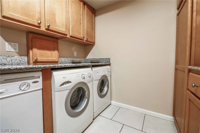 Building Photo - 683 Oakmont Ave