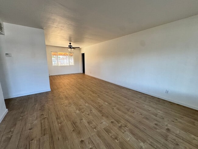 Building Photo - Lovely 3 bedroom 2 bath home. Must see