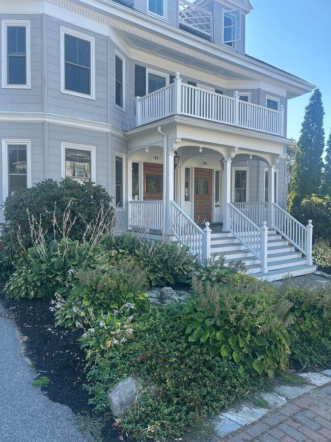 Building Photo - Beautiful 3BR/1.5BA Home Available Septemb...