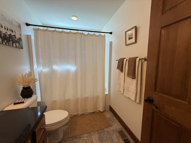 Building Photo - Stunning Single Level Home with Sprawling Fenced Yard