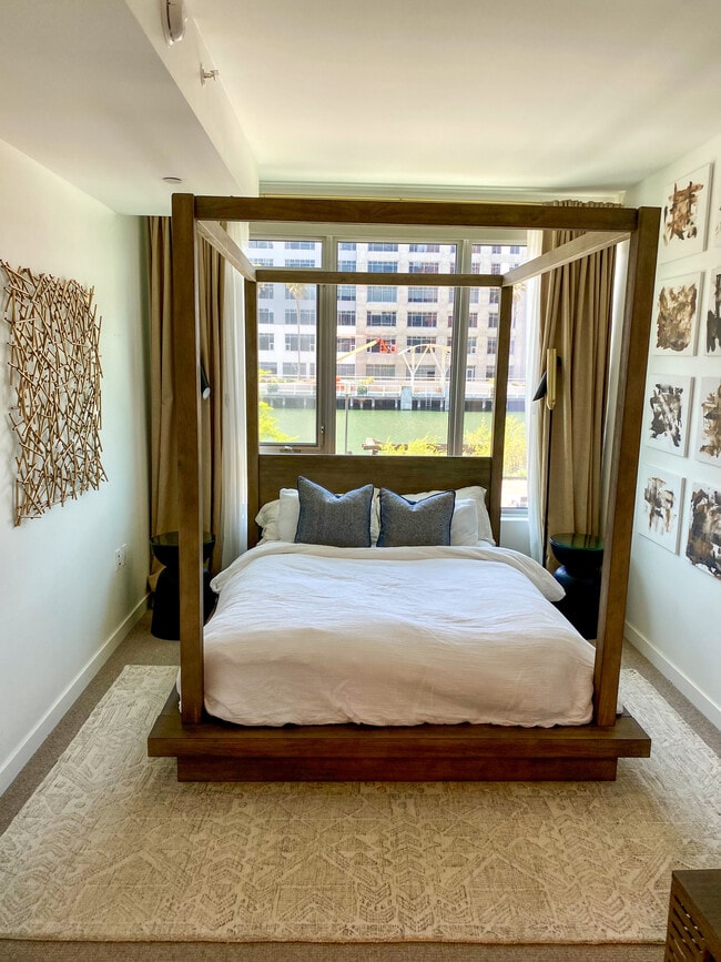 Building Photo - 1000 3rd St