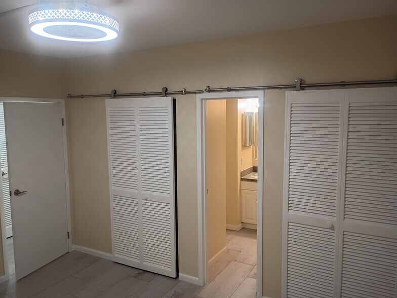 Building Photo - 601 1st St S