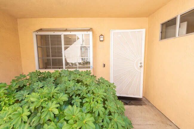 Building Photo - 2BR/2.5BA Townhome with garage - READY NOW!