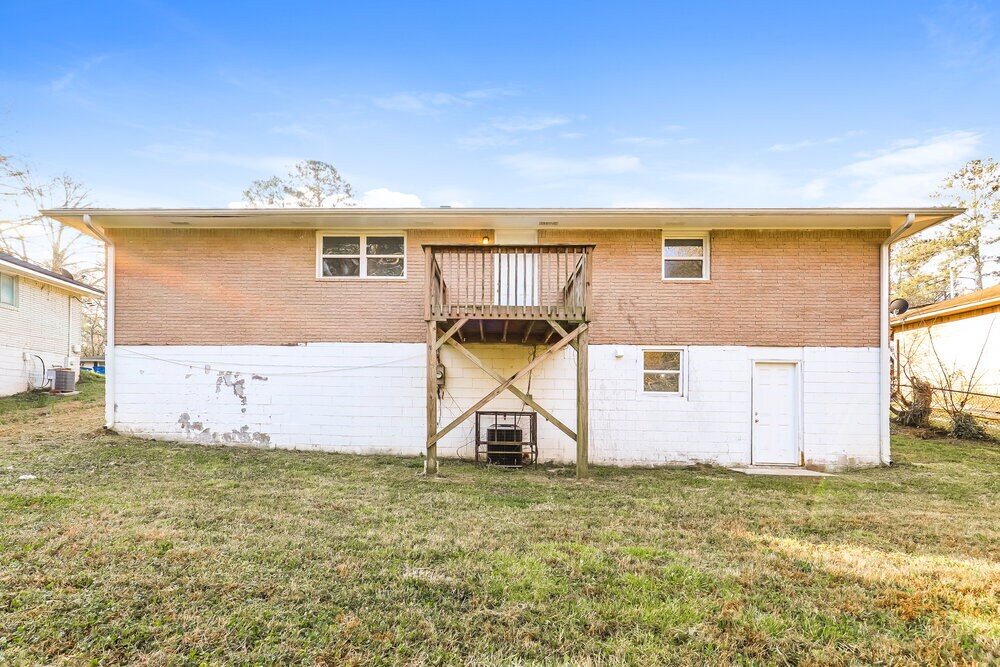 Building Photo - 494 Clara Dr