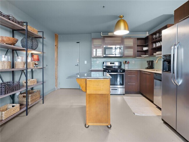 Building Photo - 170 Boulevard NE