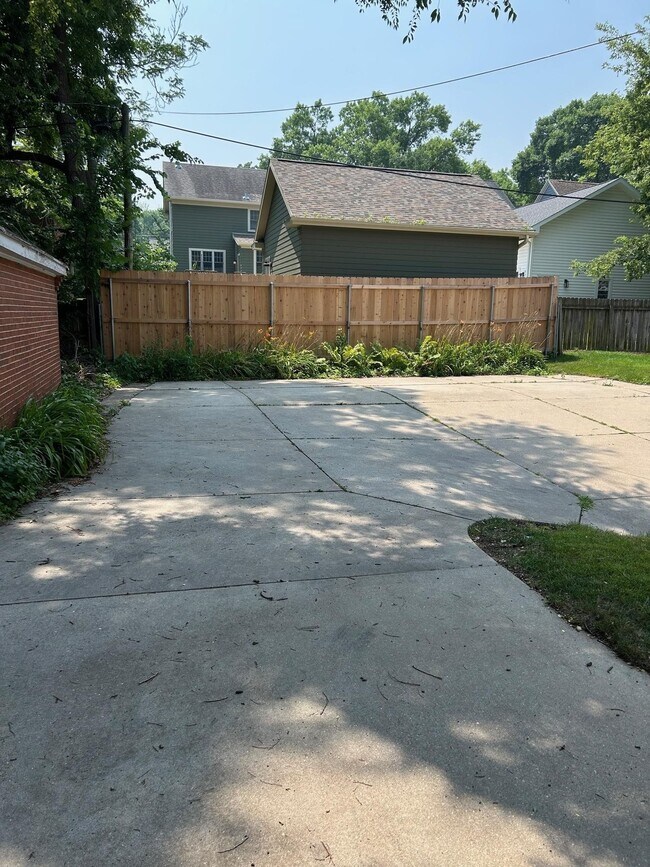 Building Photo - 2551 University Ave