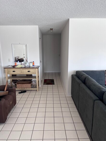 Building Photo - 213 Buttonwood Cir