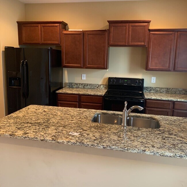 Building Photo - Townhome Condo