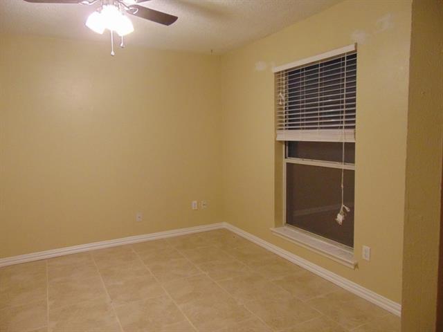 Building Photo - 2114 E Park Row Dr