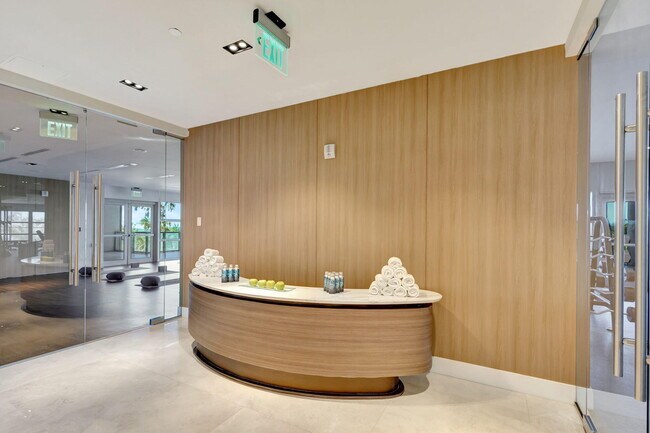 Building Photo - 3100 N Ocean Dr