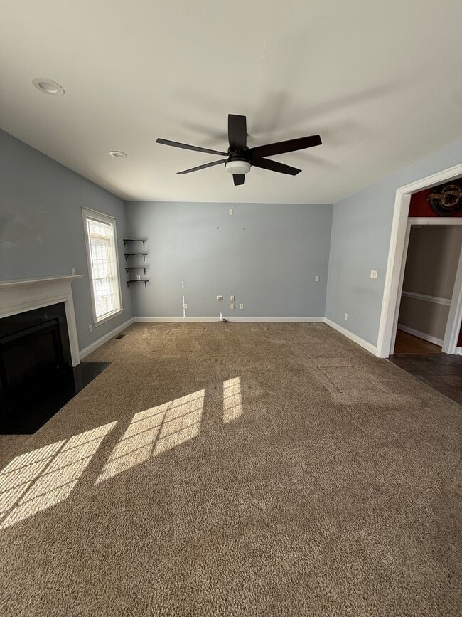 Building Photo - Large 4 Bedroom Home in Glen Allen