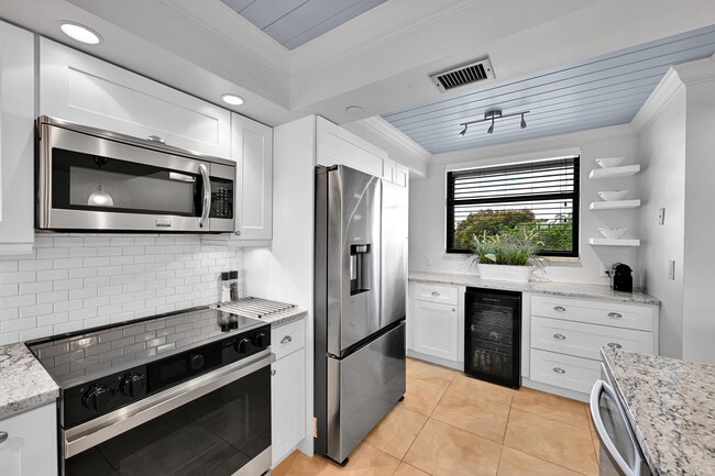 Building Photo - 1266 S Military Trail