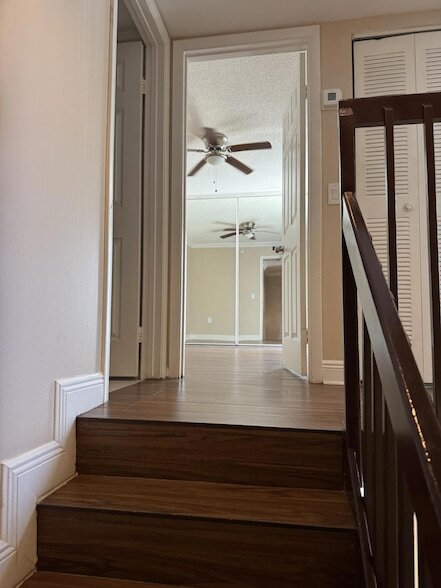 Building Photo - 915 9th Way