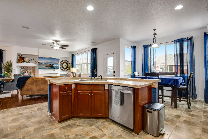 Building Photo - 2327 Dogwood Cir