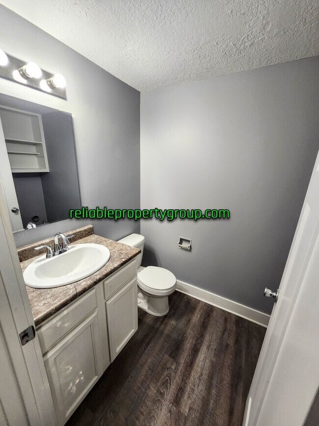 Building Photo - New Listing in Fort Wayne