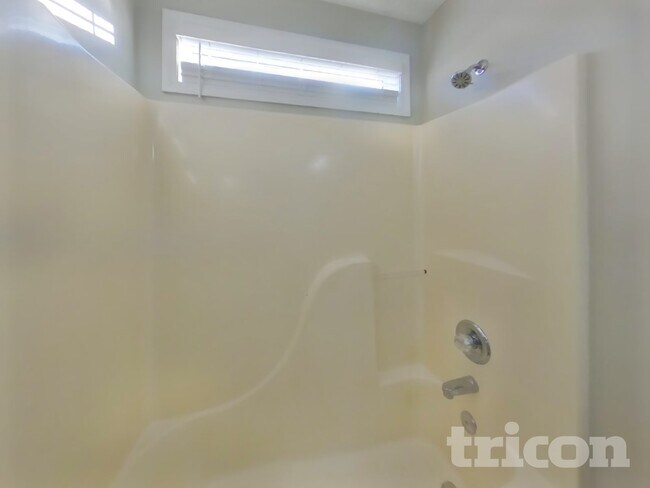 Building Photo - 121 Willowleaf Ln