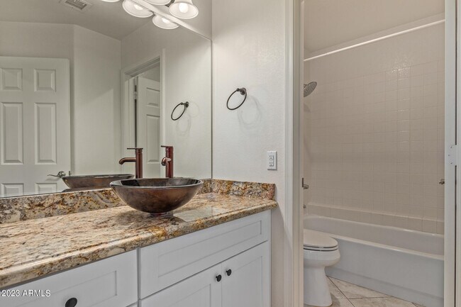 Building Photo - 9414 S 51st St