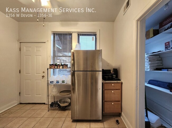 Building Photo - 1356 W Devon-1356-3E