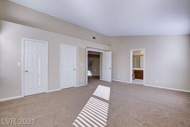 Building Photo - Ready for a BIG house - for little rent in the Heart of GREEN VALLEY.